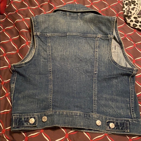 SUPER CUTE sleeveless jean jacket! - Picture 2 of 3